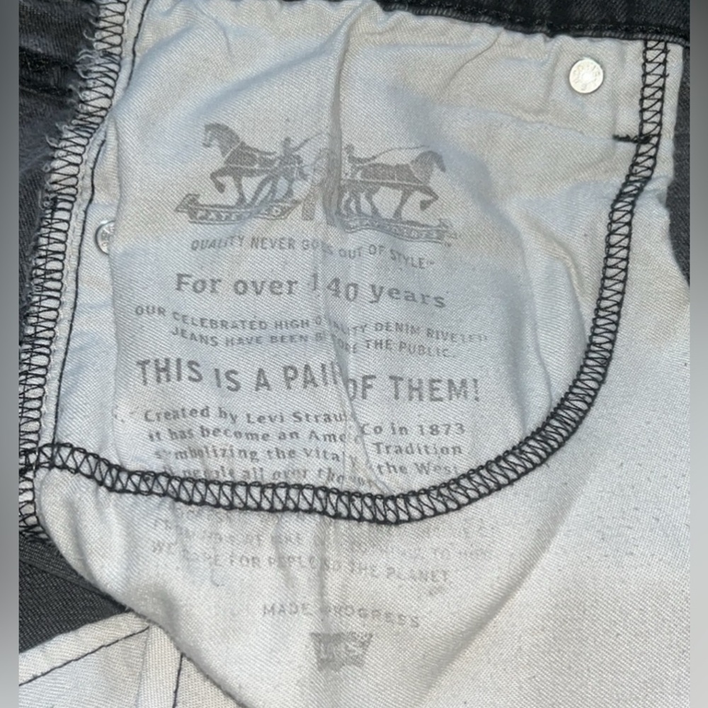 Preowned 502  Levi’s  Ripped  Jeans Fade Out Color Black  Men’s  Size 38X30 . - Picture 9 of 12